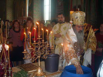 primul pelerinaj intr o comuna constanteana ips teodosie coristi de la iasi fanfara raja la procesiunea primul pelerinaj intr o comuna constanteana ips teodosie coristi de la iasi fanfara raja la procesiunea