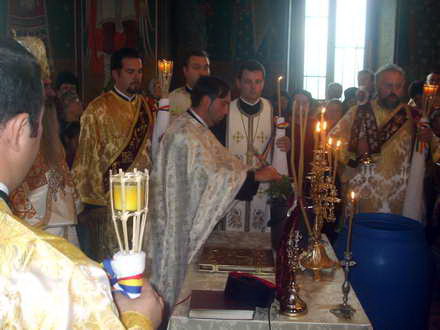 primul pelerinaj intr o comuna constanteana ips teodosie coristi de la iasi fanfara raja la procesiunea primul pelerinaj intr o comuna constanteana ips teodosie coristi de la iasi fanfara raja la procesiunea