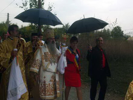primul pelerinaj intr o comuna constanteana ips teodosie coristi de la iasi fanfara raja la procesiunea primul pelerinaj intr o comuna constanteana ips teodosie coristi de la iasi fanfara raja la procesiunea