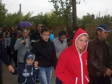 primul pelerinaj intr o comuna constanteana ips teodosie coristi de la iasi fanfara raja la procesiunea primul pelerinaj intr o comuna constanteana ips teodosie coristi de la iasi fanfara raja la procesiunea