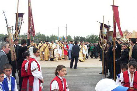 primul pelerinaj intr o comuna constanteana ips teodosie coristi de la iasi fanfara raja la procesiunea primul pelerinaj intr o comuna constanteana ips teodosie coristi de la iasi fanfara raja la procesiunea