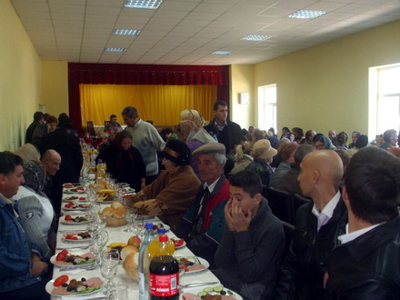 gabriele si mihaili la hramul bisericii de la izvoru marece spun parintele ceplinschi si primarul valentin gabriele si mihaili la hramul bisericii de la izvoru marece spun parintele ceplinschi si primarul valentin