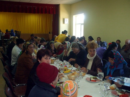 gabriele si mihaili la hramul bisericii de la izvoru marece spun parintele ceplinschi si primarul valentin gabriele si mihaili la hramul bisericii de la izvoru marece spun parintele ceplinschi si primarul valentin