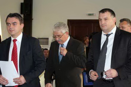 cine i s a alaturat sa l sustina eugen bola a fost investit in functia de prefect galerie foto 63208 cine i s a alaturat sa l sustina eugen bola a fost investit in functia de prefect galerie foto 63208