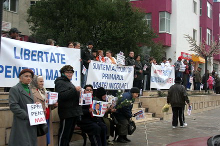 fotoreportaj cum a fost la mitingul de la navodari pentru eliberarea lui nicolae matei 81143 387008 fotoreportaj cum a fost la mitingul de la navodari pentru eliberarea lui nicolae matei 81143 387008