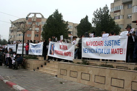 fotoreportaj cum a fost la mitingul de la navodari pentru eliberarea lui nicolae matei 81143 387008 fotoreportaj cum a fost la mitingul de la navodari pentru eliberarea lui nicolae matei 81143 387008