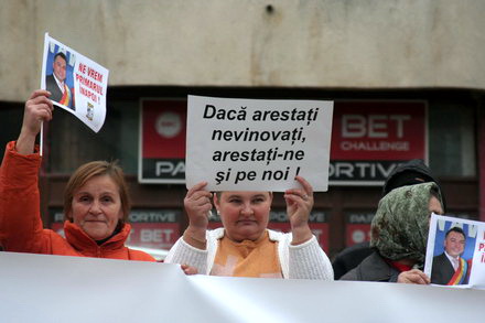 fotoreportaj cum a fost la mitingul de la navodari pentru eliberarea lui nicolae matei 81143 387008 fotoreportaj cum a fost la mitingul de la navodari pentru eliberarea lui nicolae matei 81143 387008