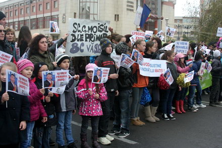 fotoreportaj cum a fost la mitingul de la navodari pentru eliberarea lui nicolae matei 81143 387008 fotoreportaj cum a fost la mitingul de la navodari pentru eliberarea lui nicolae matei 81143 387008