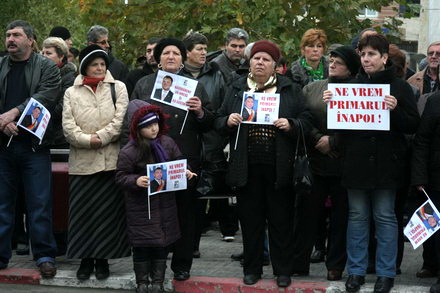 fotoreportaj cum a fost la mitingul de la navodari pentru eliberarea lui nicolae matei 81143 387008 fotoreportaj cum a fost la mitingul de la navodari pentru eliberarea lui nicolae matei 81143 387008