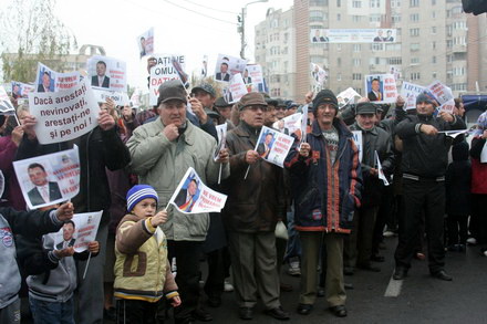 fotoreportaj cum a fost la mitingul de la navodari pentru eliberarea lui nicolae matei 81143 387008 fotoreportaj cum a fost la mitingul de la navodari pentru eliberarea lui nicolae matei 81143 387008