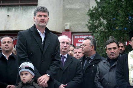 fotoreportaj cum a fost la mitingul de la navodari pentru eliberarea lui nicolae matei 81143 387008 fotoreportaj cum a fost la mitingul de la navodari pentru eliberarea lui nicolae matei 81143 387008