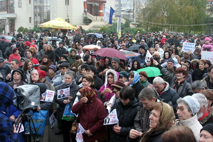 fotoreportaj cum a fost la mitingul de la navodari pentru eliberarea lui nicolae matei 81143 387008 fotoreportaj cum a fost la mitingul de la navodari pentru eliberarea lui nicolae matei 81143 387008