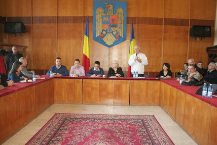 echipa usl la o masa rotunda cu militarii disponibilizati mircea titus dobre vom continua astfel de intalniri echipa usl la o masa rotunda cu militarii disponibilizati mircea titus dobre vom continua astfel de intalniri