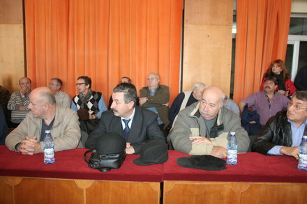 echipa usl la o masa rotunda cu militarii disponibilizati mircea titus dobre vom continua astfel de intalniri echipa usl la o masa rotunda cu militarii disponibilizati mircea titus dobre vom continua astfel de intalniri