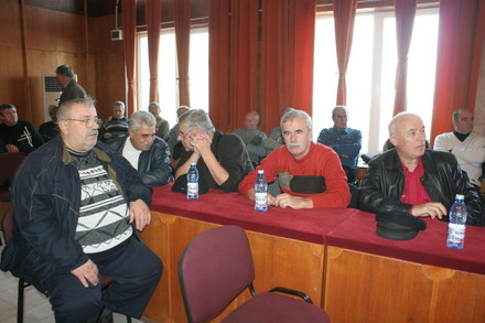 echipa usl la o masa rotunda cu militarii disponibilizati mircea titus dobre vom continua astfel de intalniri echipa usl la o masa rotunda cu militarii disponibilizati mircea titus dobre vom continua astfel de intalniri