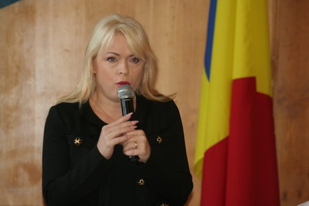 echipa usl la o masa rotunda cu militarii disponibilizati mircea titus dobre vom continua astfel de intalniri echipa usl la o masa rotunda cu militarii disponibilizati mircea titus dobre vom continua astfel de intalniri