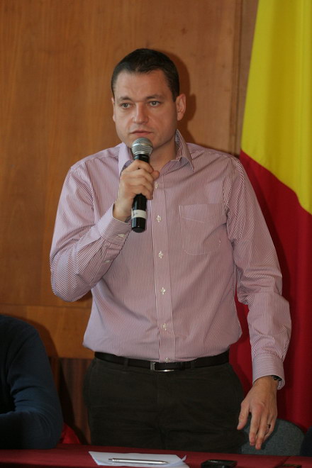 echipa usl la o masa rotunda cu militarii disponibilizati mircea titus dobre vom continua astfel de intalniri echipa usl la o masa rotunda cu militarii disponibilizati mircea titus dobre vom continua astfel de intalniri