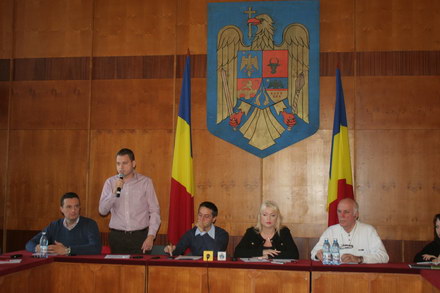 echipa usl la o masa rotunda cu militarii disponibilizati mircea titus dobre vom continua astfel de intalniri echipa usl la o masa rotunda cu militarii disponibilizati mircea titus dobre vom continua astfel de intalniri