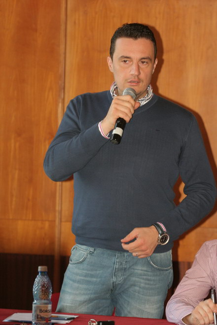 echipa usl la o masa rotunda cu militarii disponibilizati mircea titus dobre vom continua astfel de intalniri echipa usl la o masa rotunda cu militarii disponibilizati mircea titus dobre vom continua astfel de intalniri