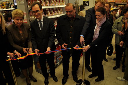 cinci supermarket uri carrefour si au deschis portile la constanta galerie foto 53968 388203 cinci supermarket uri carrefour si au deschis portile la constanta galerie foto 53968 388203