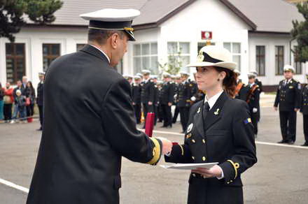 absolventii academiei navale avansati in grad de ziua nationala sefele de promotie au fost distinse cu absolventii academiei navale avansati in grad de ziua nationala sefele de promotie au fost distinse cu