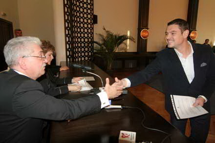 cum suporta parlamentarii ideea reducerii cheltuielilor de la vom sta prin gara de nord sau ne vom muta cum suporta parlamentarii ideea reducerii cheltuielilor de la vom sta prin gara de nord sau ne vom muta