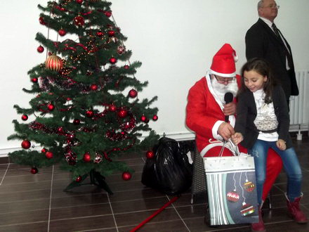 a trecut un deceniu de cand mos craciun poposeste la ceronav vezi cum a decurs intalnirea din acest an a trecut un deceniu de cand mos craciun poposeste la ceronav vezi cum a decurs intalnirea din acest an