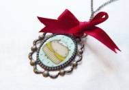 Colier cu ilustratie si funda