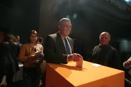 incepem lupta cu usl ul si cu hotiile lor gigi chiru reconfirmat la conducerea pdl constanta in prezenta incepem lupta cu usl ul si cu hotiile lor gigi chiru reconfirmat la conducerea pdl constanta in prezenta