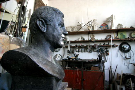 pnl a facut comanda artistul a realizat opera in bronz bustul fostului viceprimar petrache trandafir pnl a facut comanda artistul a realizat opera in bronz bustul fostului viceprimar petrache trandafir