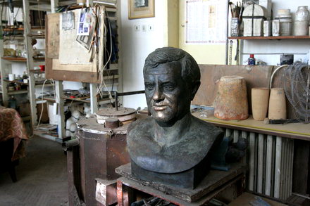 pnl a facut comanda artistul a realizat opera in bronz bustul fostului viceprimar petrache trandafir pnl a facut comanda artistul a realizat opera in bronz bustul fostului viceprimar petrache trandafir