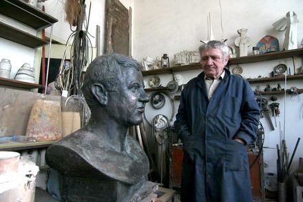 pnl a facut comanda artistul a realizat opera in bronz bustul fostului viceprimar petrache trandafir pnl a facut comanda artistul a realizat opera in bronz bustul fostului viceprimar petrache trandafir