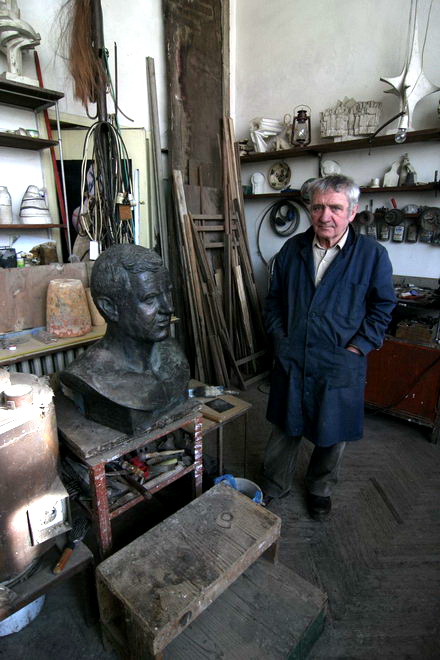 pnl a facut comanda artistul a realizat opera in bronz bustul fostului viceprimar petrache trandafir pnl a facut comanda artistul a realizat opera in bronz bustul fostului viceprimar petrache trandafir