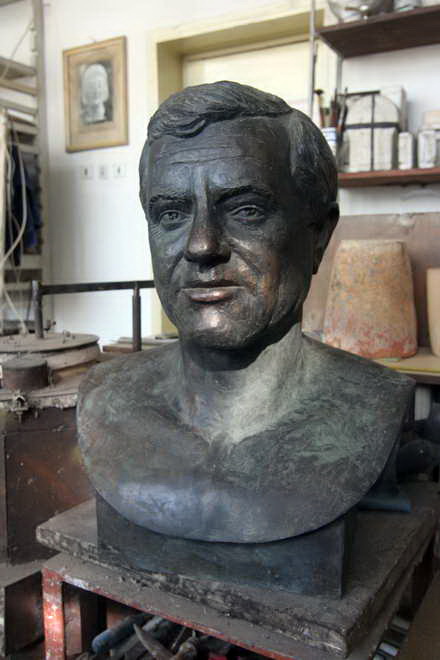 la mai bine de zece ani de la realizare pnl constanta va ridica bustul fostului viceprimar petrache trandafir la mai bine de zece ani de la realizare pnl constanta va ridica bustul fostului viceprimar petrache trandafir