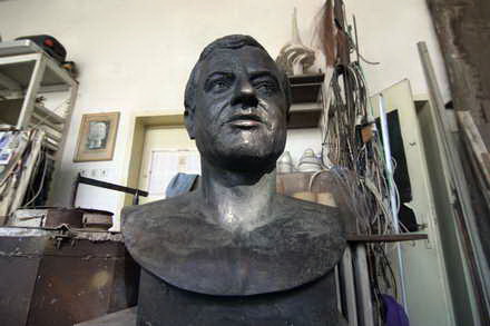 la mai bine de zece ani de la realizare pnl constanta va ridica bustul fostului viceprimar petrache trandafir la mai bine de zece ani de la realizare pnl constanta va ridica bustul fostului viceprimar petrache trandafir