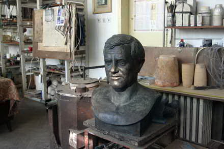 la mai bine de zece ani de la realizare pnl constanta va ridica bustul fostului viceprimar petrache trandafir la mai bine de zece ani de la realizare pnl constanta va ridica bustul fostului viceprimar petrache trandafir