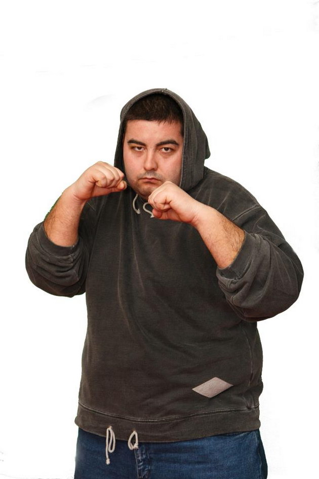 are 120 de kilograme si este campion european de kung fu un absolvent de teologie l a provocat la lupta are 120 de kilograme si este campion european de kung fu un absolvent de teologie l a provocat la lupta