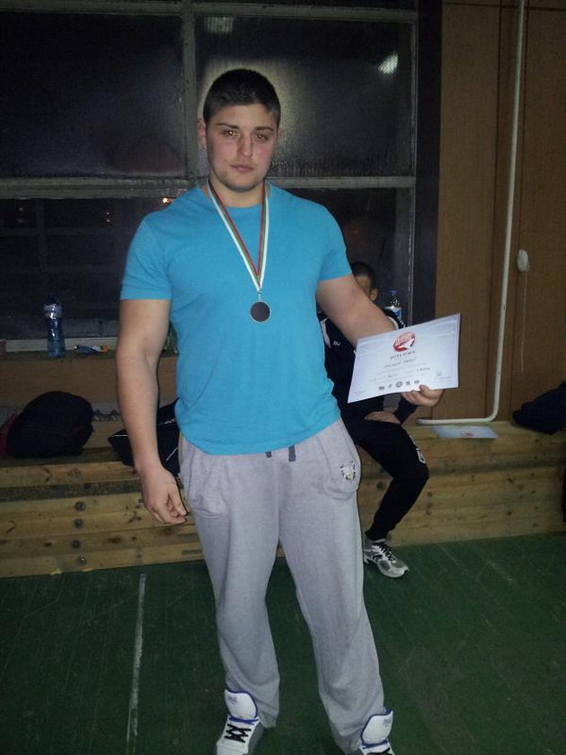 are 120 de kilograme si este campion european de kung fu un absolvent de teologie l a provocat la lupta are 120 de kilograme si este campion european de kung fu un absolvent de teologie l a provocat la lupta