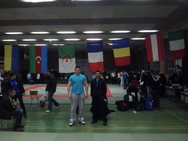 are 120 de kilograme si este campion european de kung fu un absolvent de teologie l a provocat la lupta are 120 de kilograme si este campion european de kung fu un absolvent de teologie l a provocat la lupta