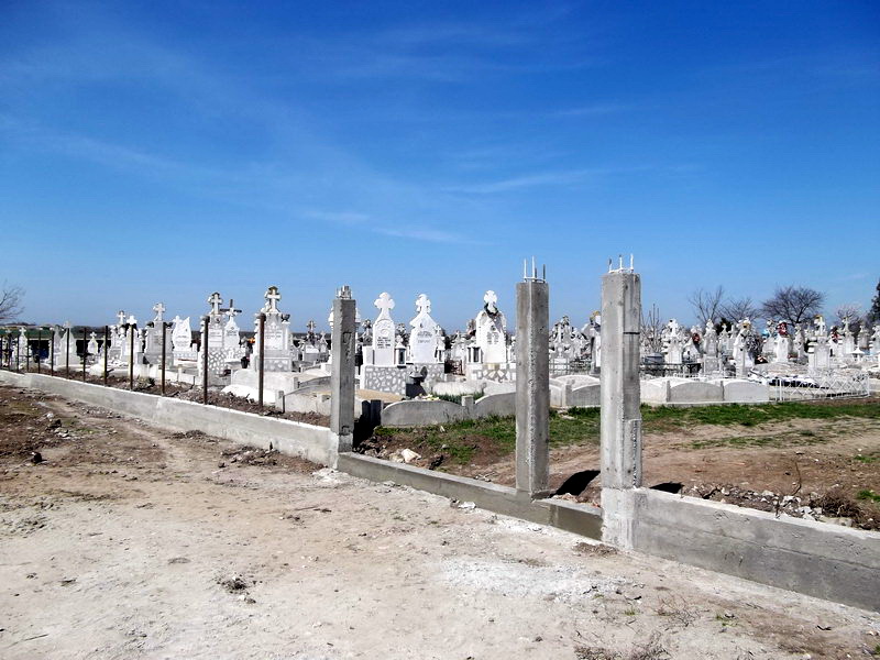 sunt lucrari care nu s au mai facut de 20 de ani a inceput curatenia de primavara la pecineaga galerie