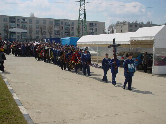 un elicopter s a prabusit trei victime zece ani de la tragedia din apropierea cimitirului musulman de un elicopter s a prabusit trei victime zece ani de la tragedia din apropierea cimitirului musulman de