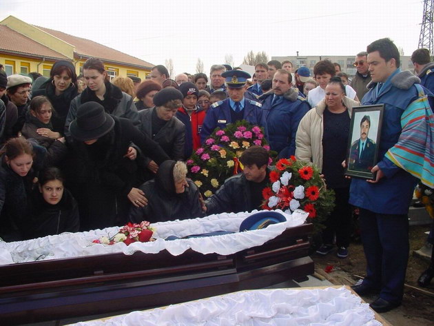 un elicopter s a prabusit trei victime zece ani de la tragedia din apropierea cimitirului musulman de un elicopter s a prabusit trei victime zece ani de la tragedia din apropierea cimitirului musulman de