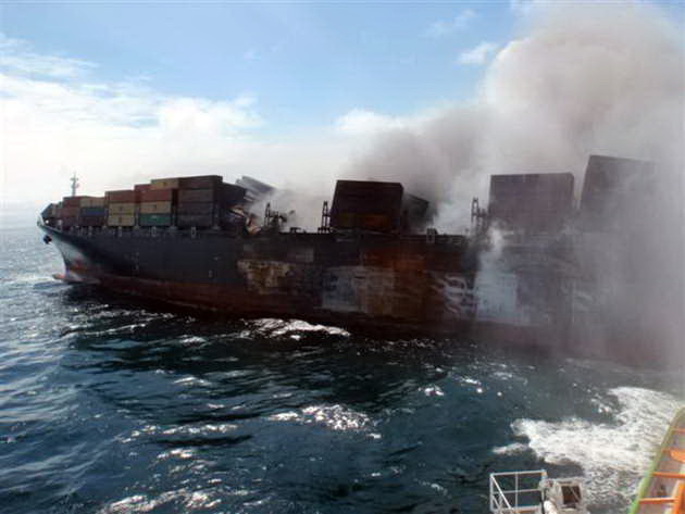 nava fantoma ancorata in rada exterioara misteriosul port container flaminia galerie foto 454280 nava fantoma ancorata in rada exterioara misteriosul port container flaminia galerie foto 454280