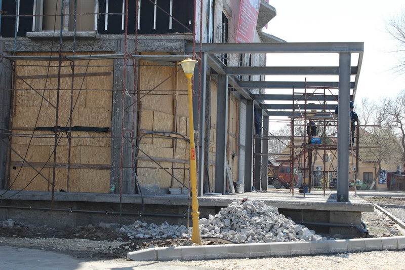 mai sunt 13 zile pana la 1 mai mastodontii de beton de langa hotel condor iti fura ochii in mamaia galerie mai sunt 13 zile pana la 1 mai mastodontii de beton de langa hotel condor iti fura ochii in mamaia galerie