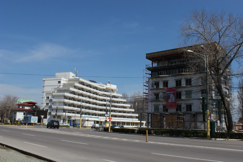 mai sunt 13 zile pana la 1 mai mastodontii de beton de langa hotel condor iti fura ochii in mamaia galerie mai sunt 13 zile pana la 1 mai mastodontii de beton de langa hotel condor iti fura ochii in mamaia galerie