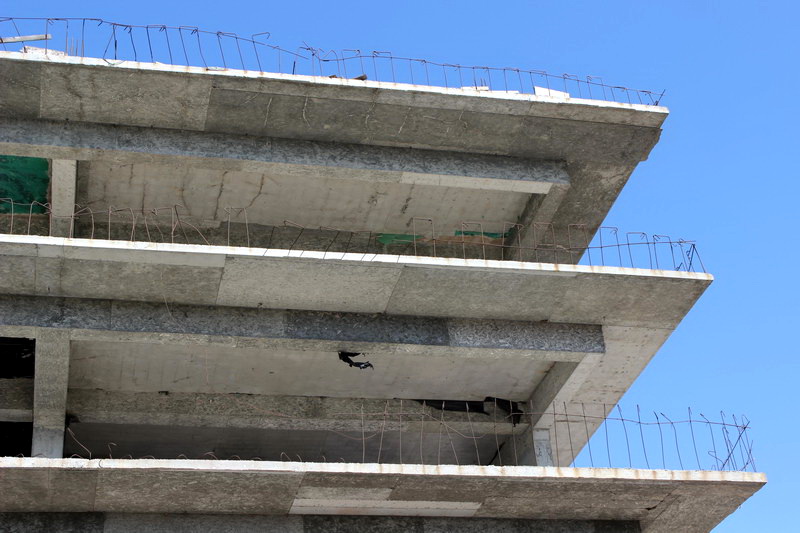 mai sunt 11 zile pana la 1 mai statiunea mamaia si a tras look de santier sinistru langa hotel aurora mai sunt 11 zile pana la 1 mai statiunea mamaia si a tras look de santier sinistru langa hotel aurora