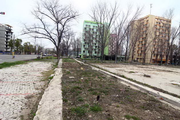 mai sunt 10 zile pana la 1 mai in mamaia langa club castel se tolaneste la soare un teren bombardat galerie mai sunt 10 zile pana la 1 mai in mamaia langa club castel se tolaneste la soare un teren bombardat galerie