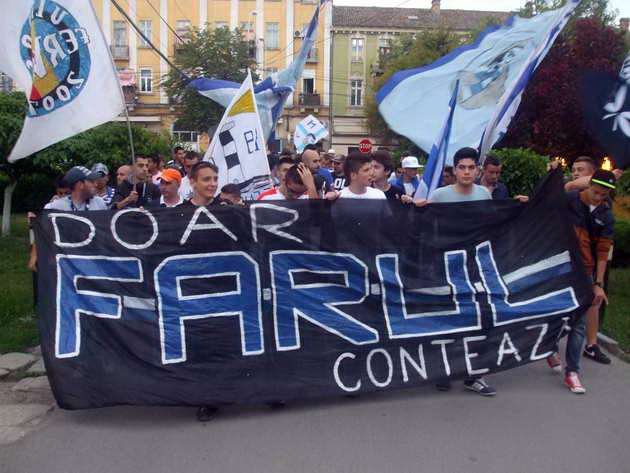 ce au scandat fanii farului la adresa lui radu mazare la mitingul de aseara galerie foto 457372 ce au scandat fanii farului la adresa lui radu mazare la mitingul de aseara galerie foto 457372