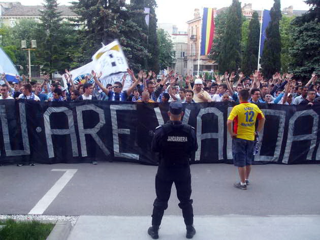 ce au scandat fanii farului la adresa lui radu mazare la mitingul de aseara galerie foto 457372 ce au scandat fanii farului la adresa lui radu mazare la mitingul de aseara galerie foto 457372