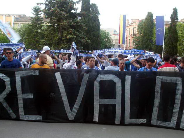 ce au scandat fanii farului la adresa lui radu mazare la mitingul de aseara galerie foto 457372 ce au scandat fanii farului la adresa lui radu mazare la mitingul de aseara galerie foto 457372